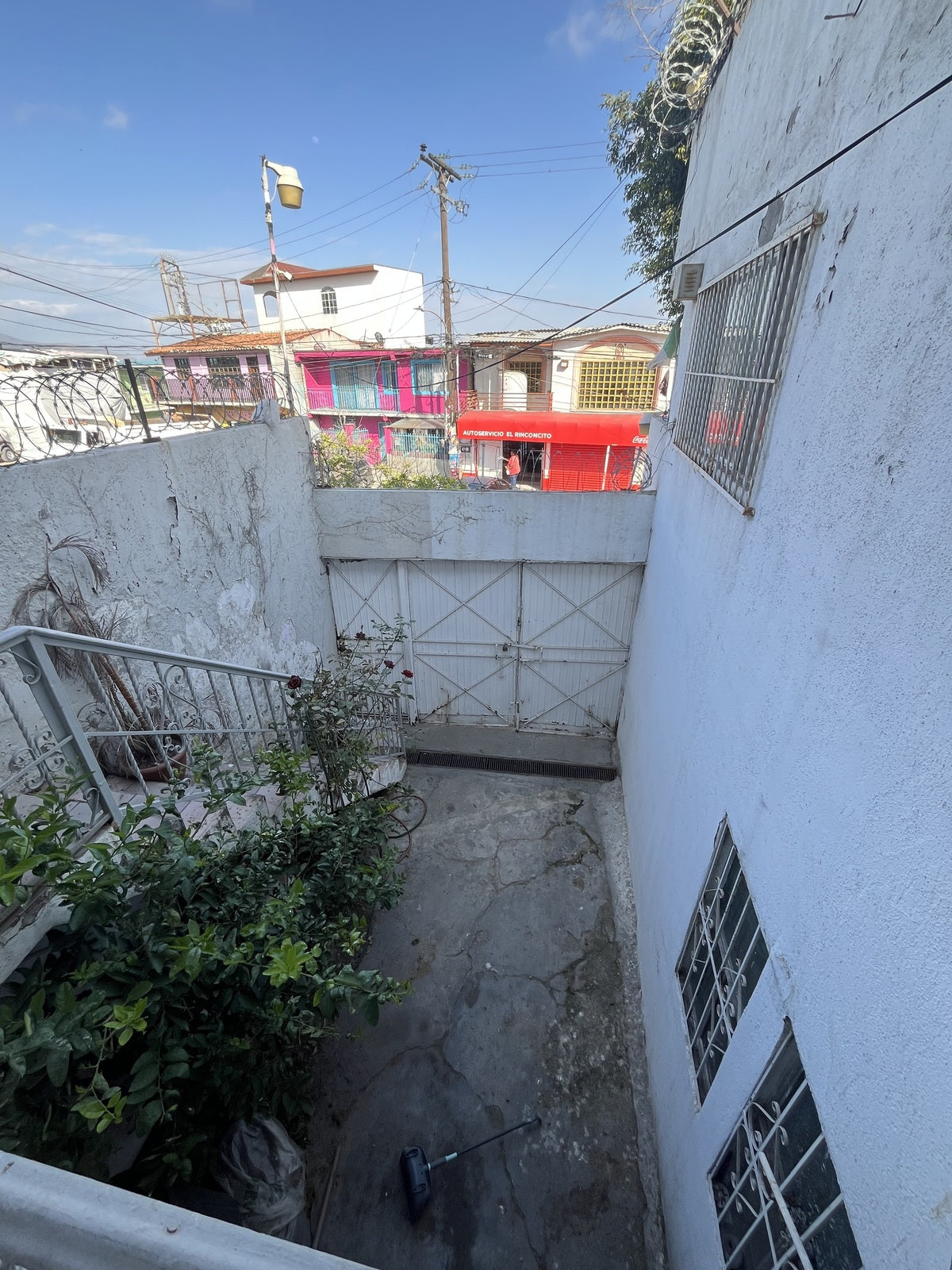 70-76, Tijuana