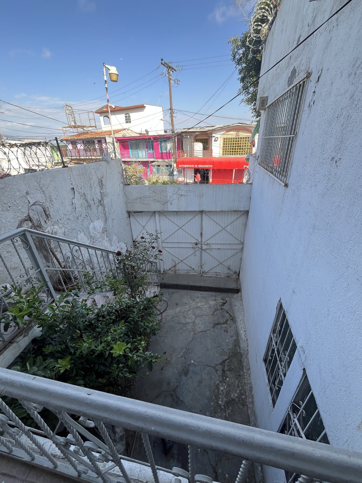 70-76, Tijuana
