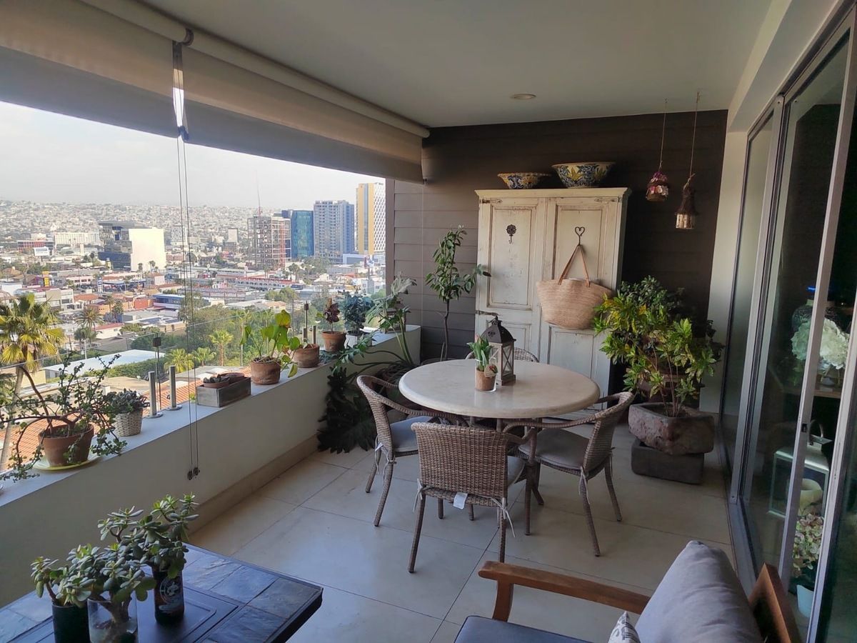 Madero (Cacho), Tijuana
